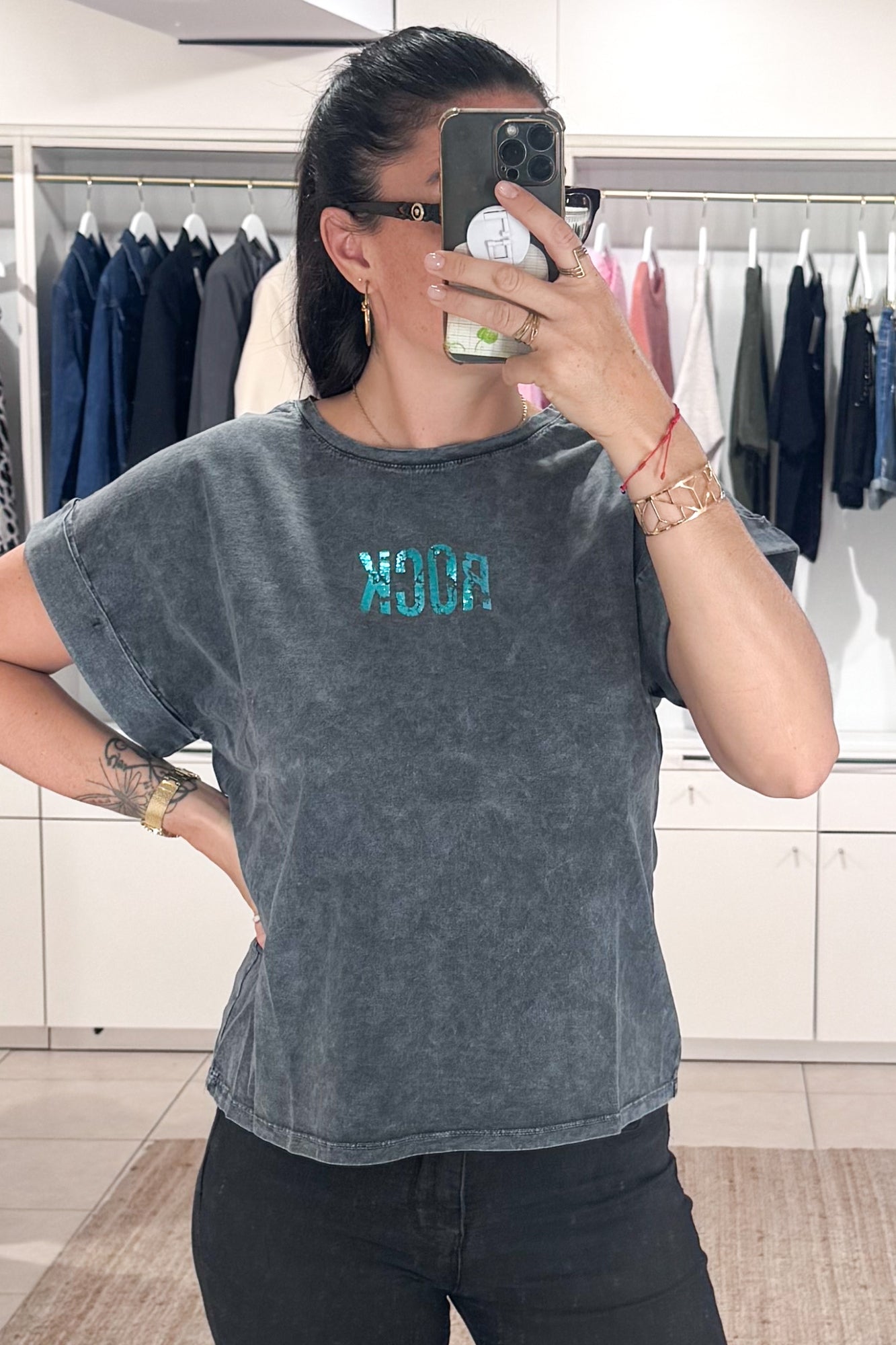 tee-shirt rocky vibes femme gris vintage coupe oversize inscription turquoise effet python à 'l'avant