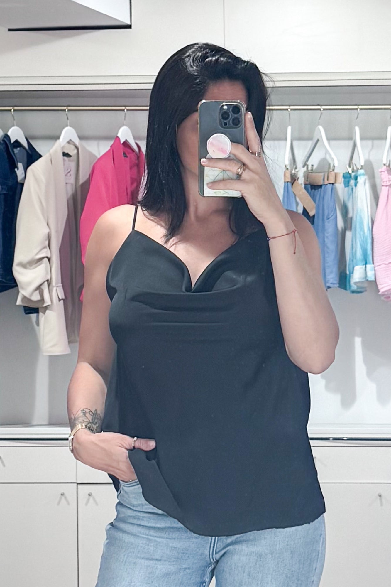 débardeur noir satiné femme, fine bretelle, fluide, look été 