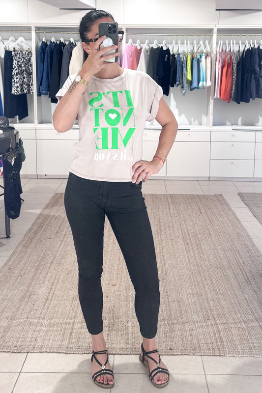 Tee-shirt IT'S NOT ME femme beige coupe oversize inscription vert fluo tendance 